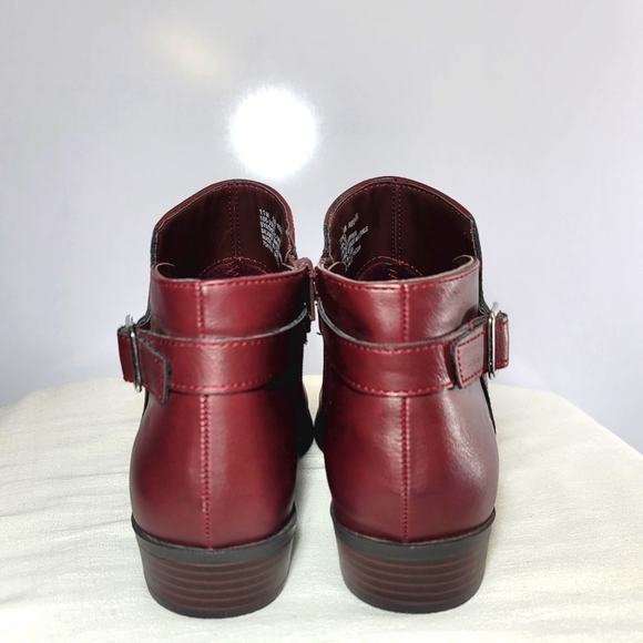 St John's Bay Women's Size 11M Wine colored ankle boots. - Picture 4 of 9